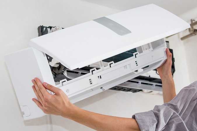 エアコン取付中